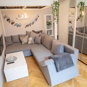 Cozy Modern Nest In The Heart Of With Netflix Viena